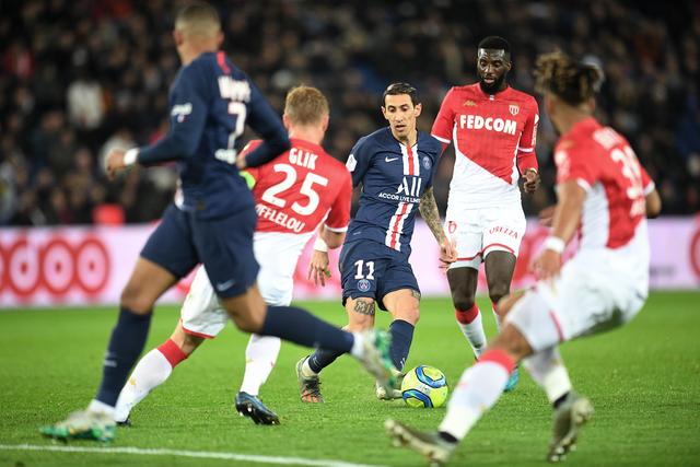 扎戈：托蒂睡觉打呼噜还说梦话；吐西蒙尼口水是因他故意挑衅（扎戈称：托蒂睡觉会打鼾还爱说梦话；向西蒙尼吐口水因对方刻意挑衅）