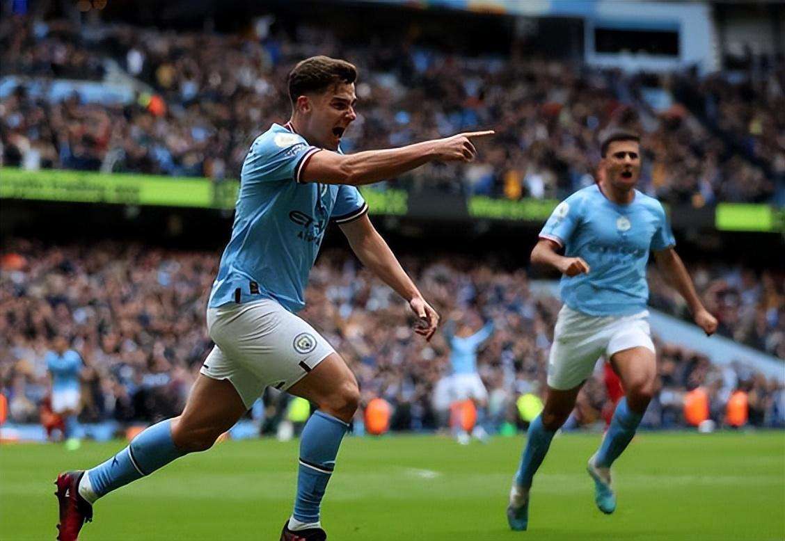 近10年欧冠场均进球榜：哈兰德1.02球第1，C罗第2，梅西第4（欧冠近十年场均进球排名：哈兰德场均1.02球居首，C罗次席，梅西第4）