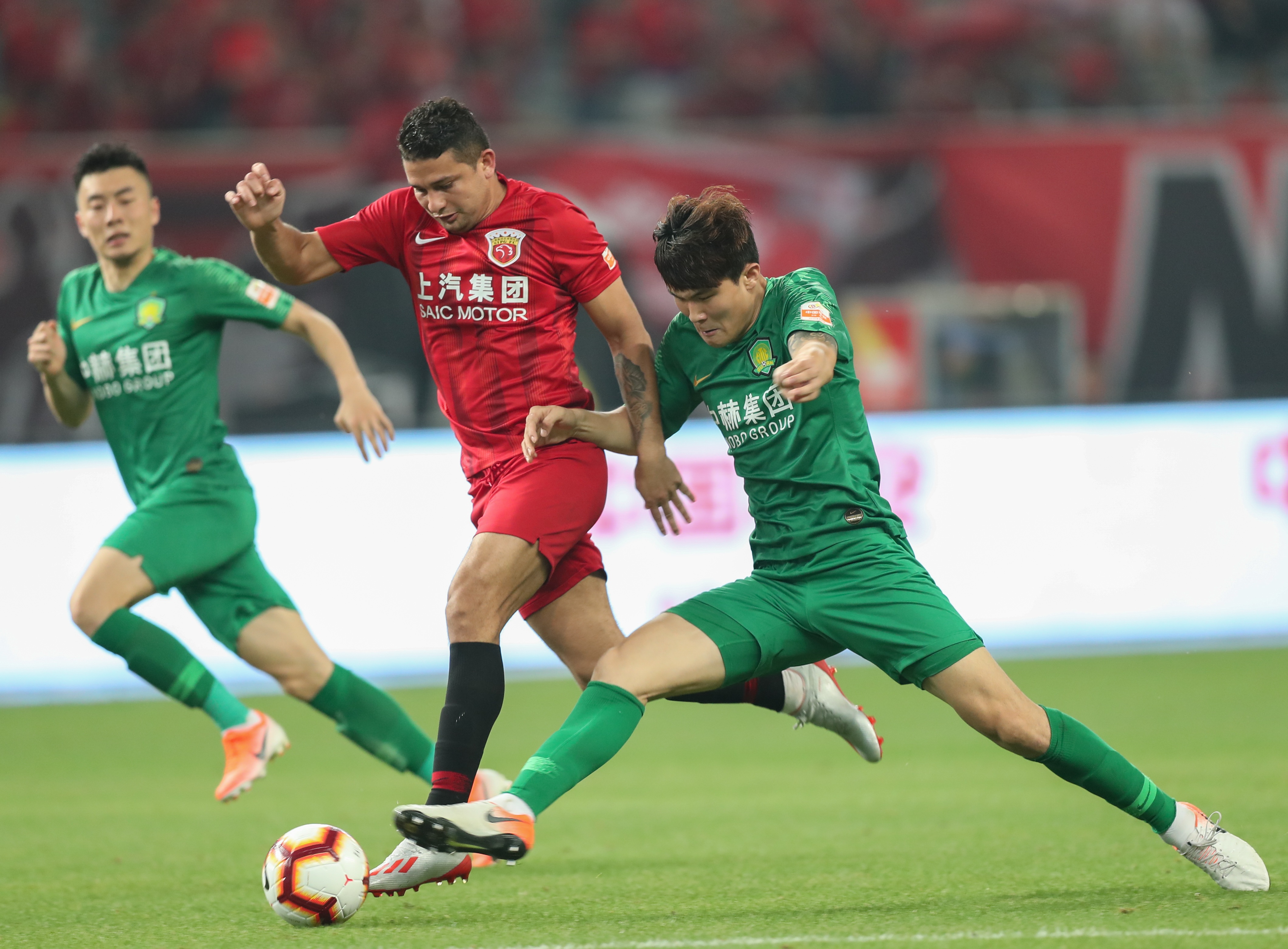 萨拉赫缺席欧冠名单后晒训练照，卡拉格发文力挺利物浦（萨拉赫落选欧冠名单后晒训练照，卡拉格发声力挺利物浦）