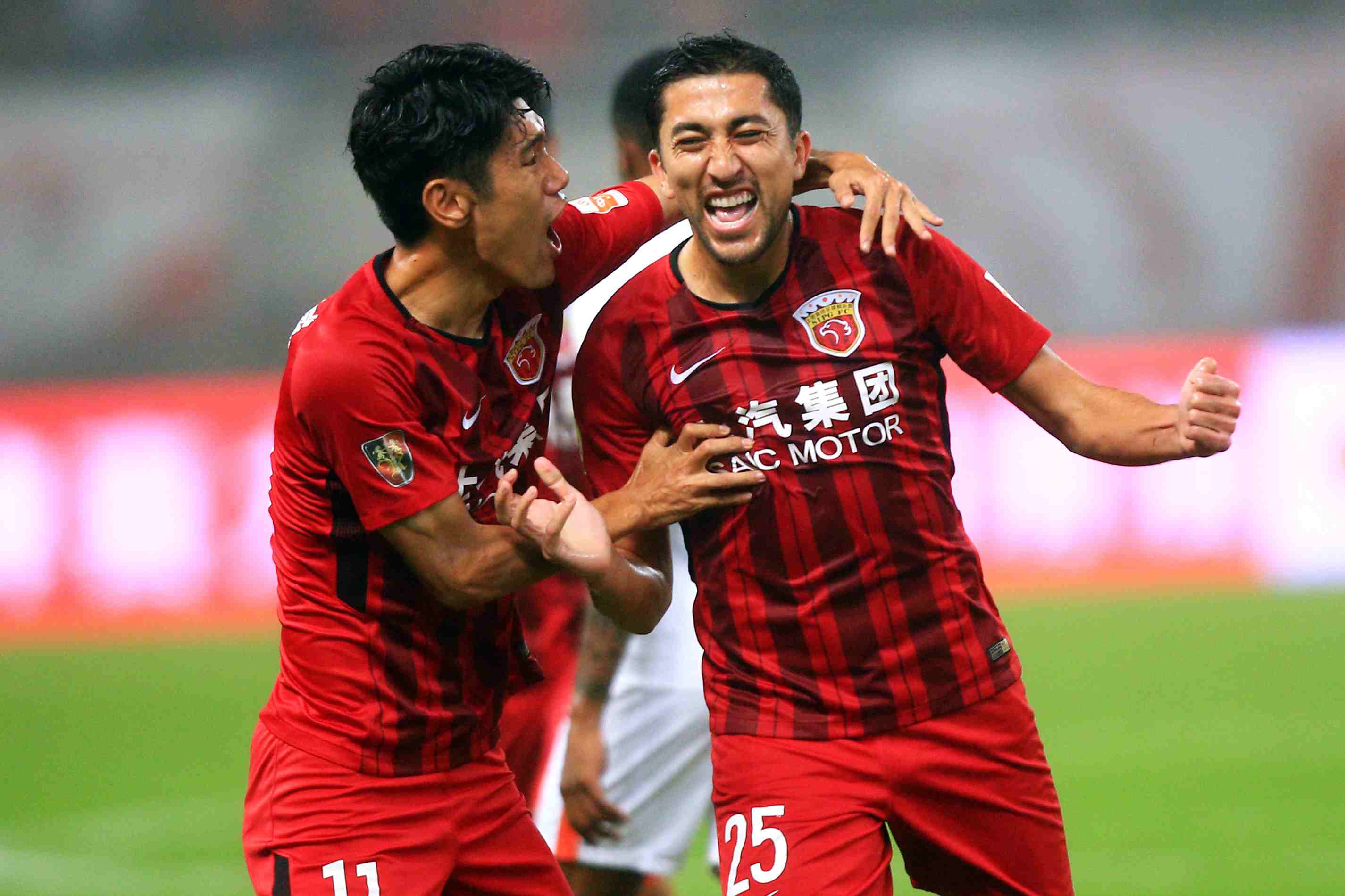 聊了什么？阿隆索欧冠赛后与弗林蓬进行了14分钟秘密会谈（欧冠赛后阿隆索与弗林蓬密谈14分钟，内容成谜）