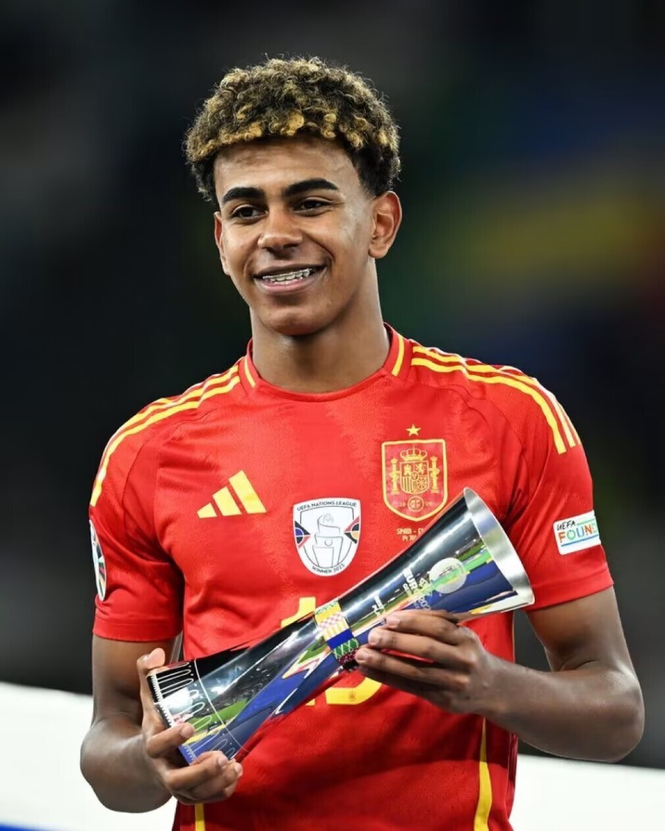 雷迪克盛赞艾顿防守端表现：他能做很多事情，甚至能换防马克西（雷迪克称艾顿防守全面：能胜任多项任务，甚至可换防马克西）