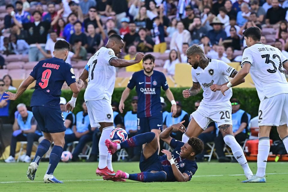 英超赛程提醒：切尔西对阵曼联,（英超赛程预告：切尔西对决曼联）