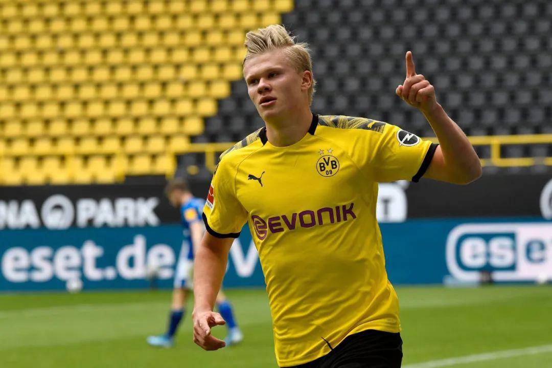 篮球湖人球员赛后接受媒体采访（赛后湖人队球员接受媒体采访）