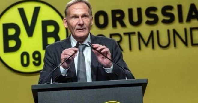 前锋单刀破门，决绝果断引喝彩（前锋单刀冷静终结，果敢一击引全场喝彩）