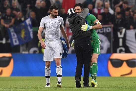 记者：杨希、向余望对阵韩国U22时大概率无法出场（记者称：杨希、向余望大概率缺席对阵韩国U22一战）