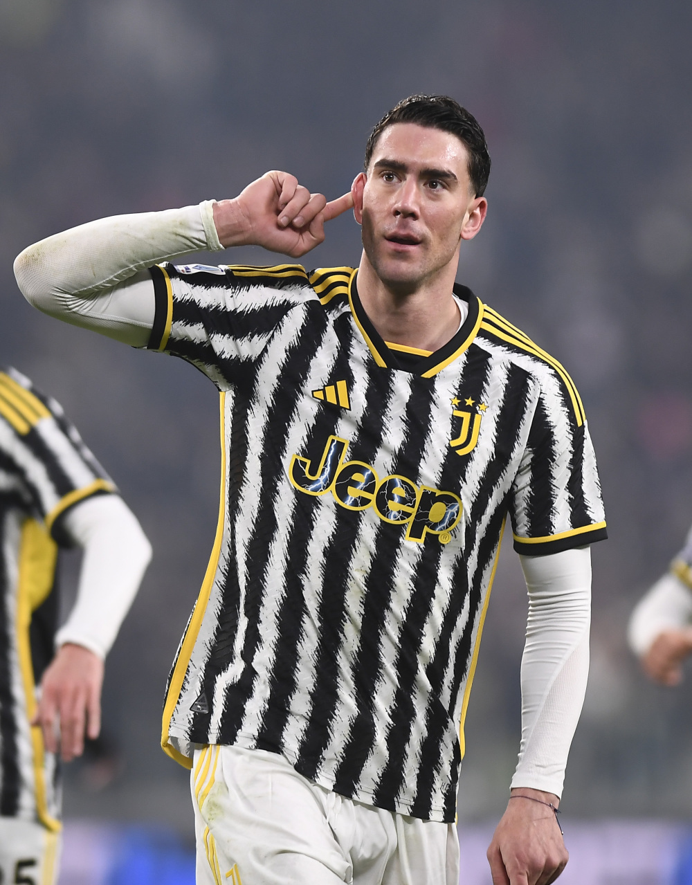 姆伯莫打进一球，吃到一张黄牌，赛后收获7.8的虎扑评分！（姆伯莫一球一黄，赛后获虎扑7.8分）