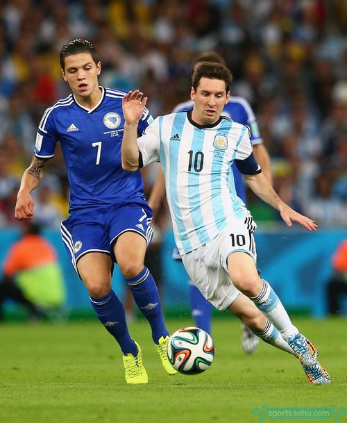 法比安：希望能在贝蒂斯退役；希望佩莱格里尼留下（法比安：愿在贝蒂斯终老，盼佩莱格里尼留任）