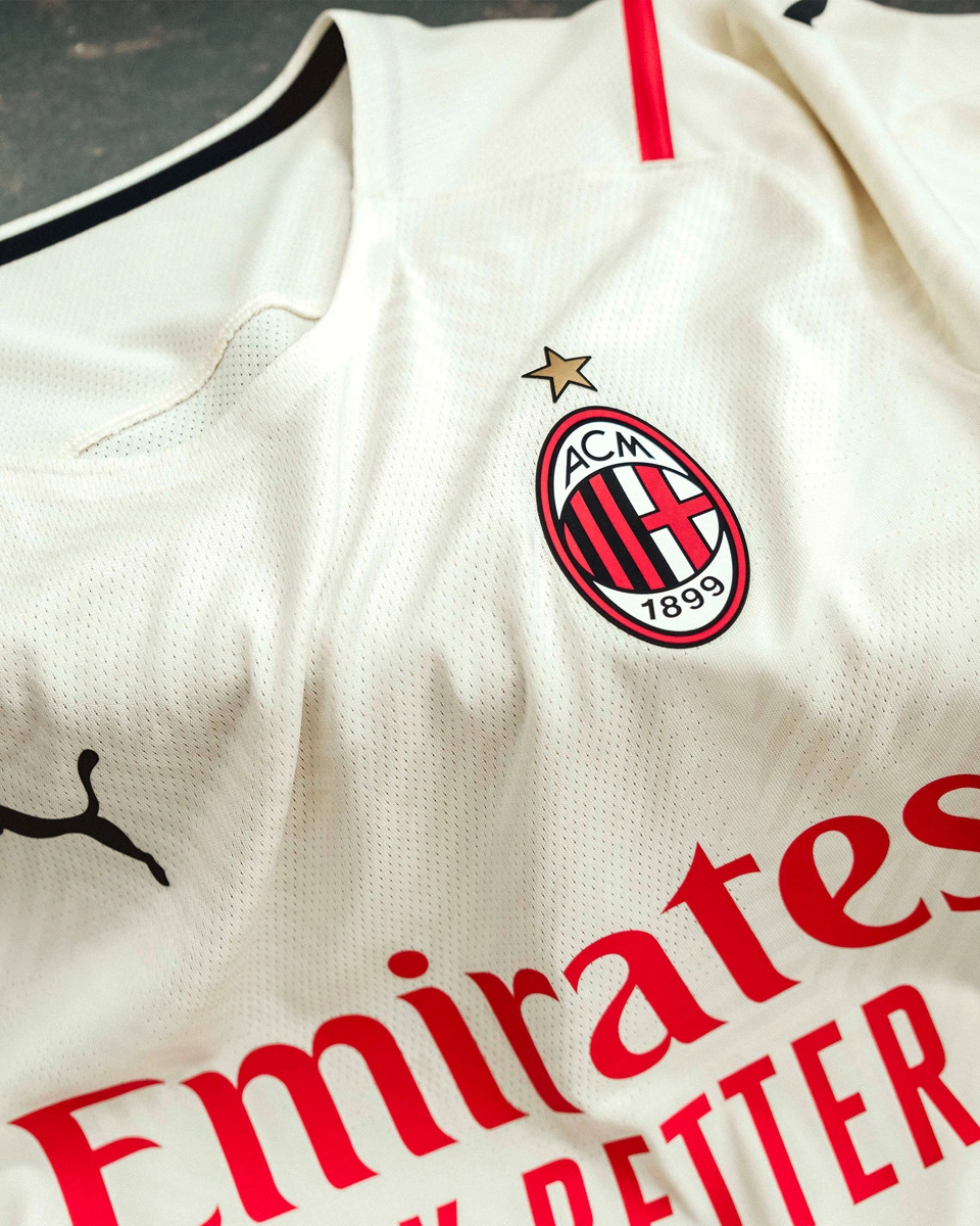 东契奇飞抵费城加入湖人！周一复出战76人 詹姆斯状态升级也有望回归（东契奇抵达费城加盟湖人！周一或复出战76人 詹姆斯状态提升同样有望回归）