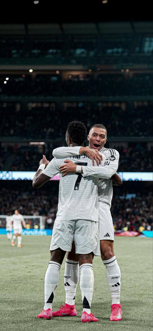 麦克阿瑟FCvs大埔亚冠赛前为香港大埔火灾遇难者...（亚冠赛前，麦克阿瑟FC对阵大埔，为香港大埔火灾遇难者致哀）