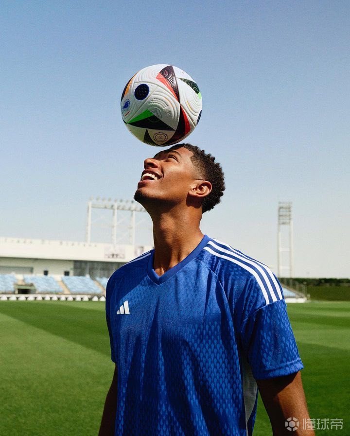 詹姆斯关键上篮助球队锁胜（詹姆斯关键上篮定胜负）